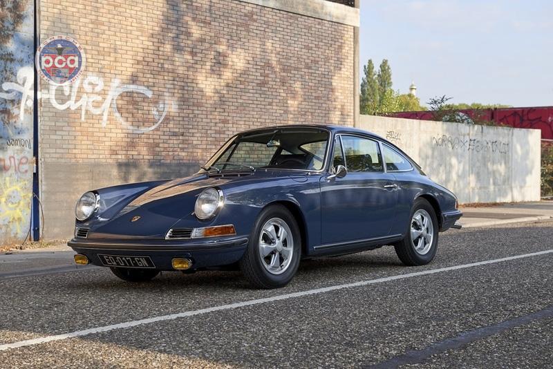 Aga Blue was a short-lived, short-wheelbase 911 color that is distinguished from other blues by having a touch of grey/green to it. 